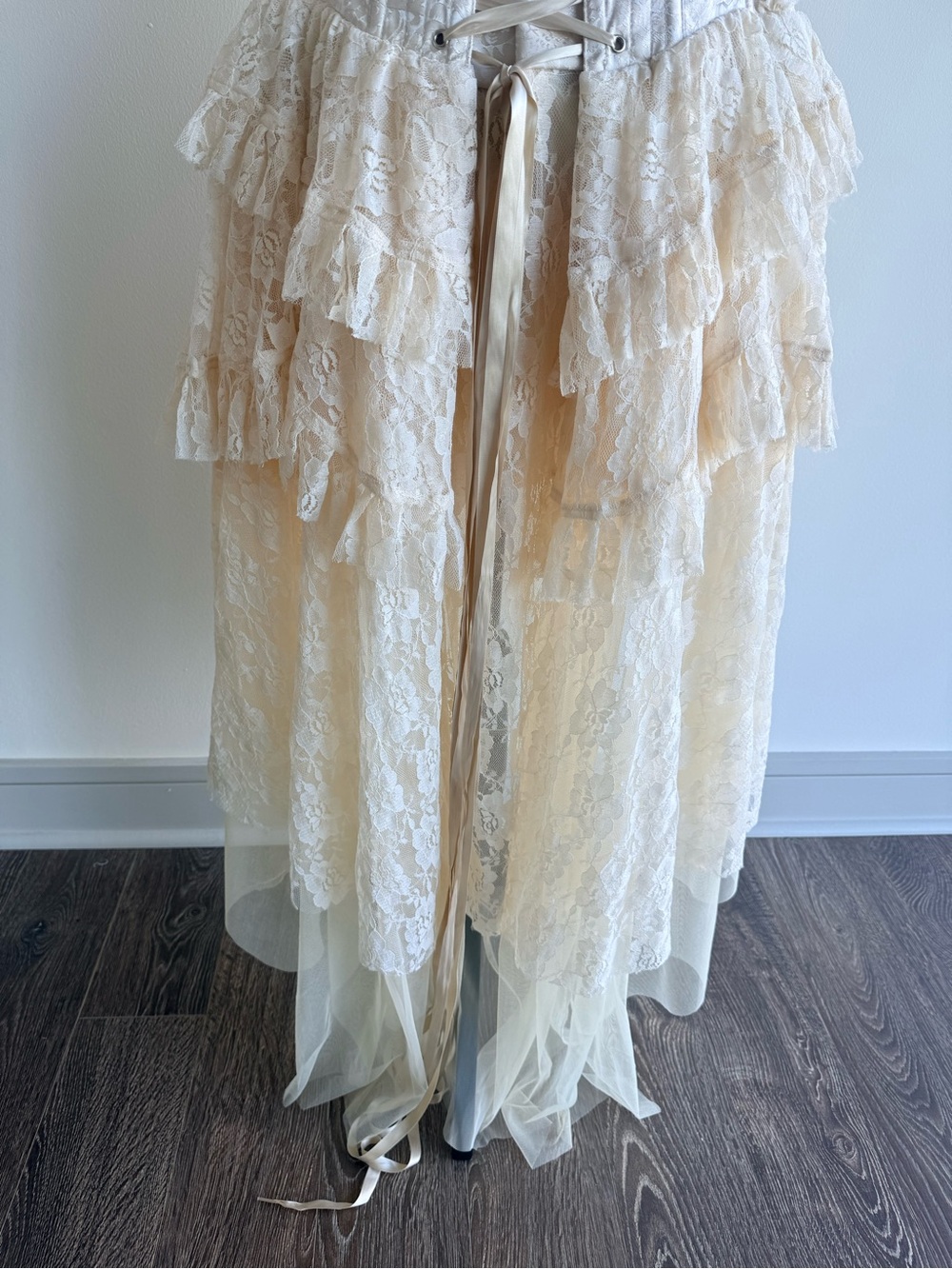 Victorian/Burlesque Lace Corset Dress in Ivory Champagne - Picture 10 of 12
